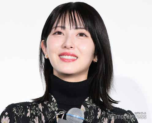 浜辺美波、金髪制服姿披露「ギャルっぽくて可愛い」の声
