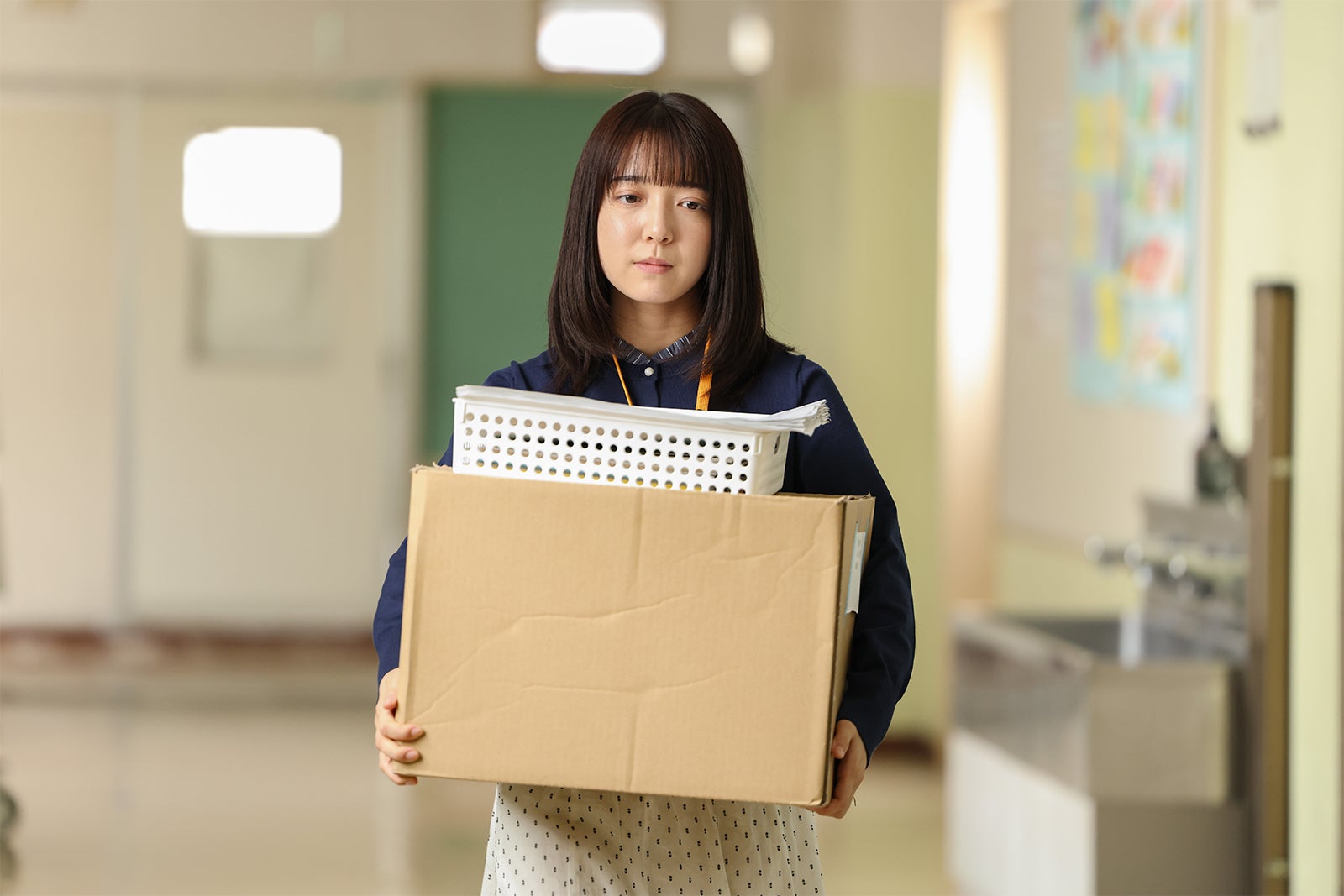 上白石萌音、Snow Man向井康二と初対面で驚き「全員を沸かしていて…」撮影秘話も明らかに【「いろはの恋は時代をかける」インタビュー】