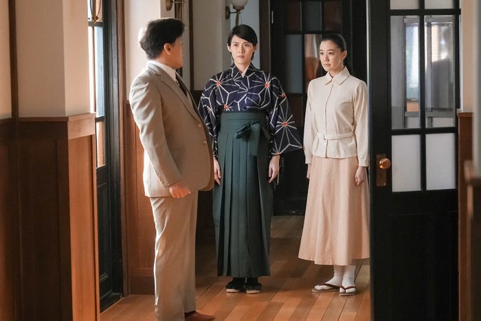 橋本じゅん、翼和希、蒼井優「ブギウギ」第18話(C)NHK