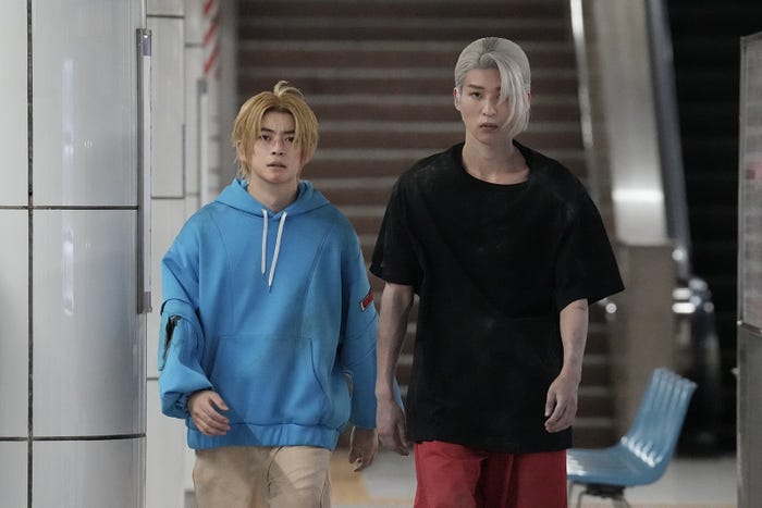 高橋文哉、目黒蓮(C)鈴木祐斗/集英社 (C)2026映画「SAKAMOTO DAYS」製作委員会