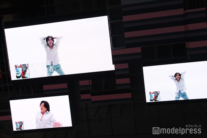 一部だけブラマヨ小杉の「B’z稲葉浩志パロディMV」に(C)モデルプレス