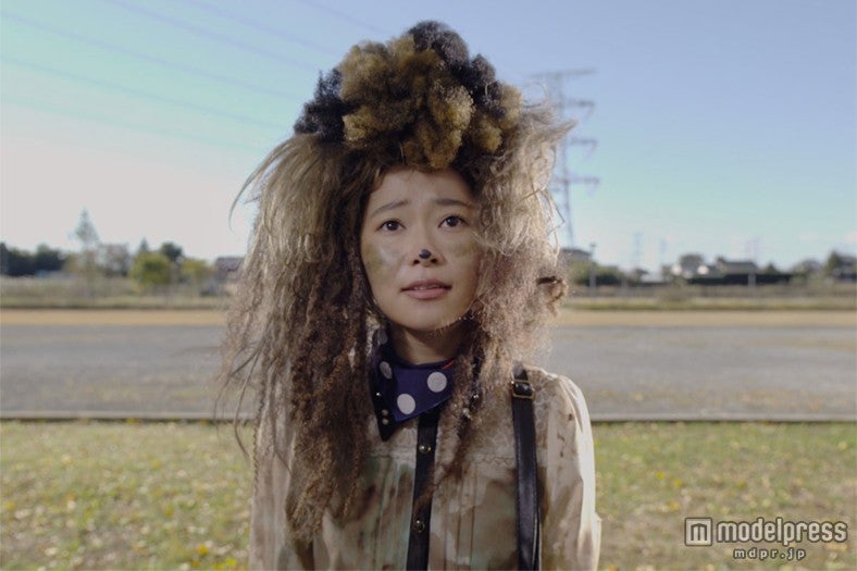 指原莉乃、体当たりの奮闘劇に密着