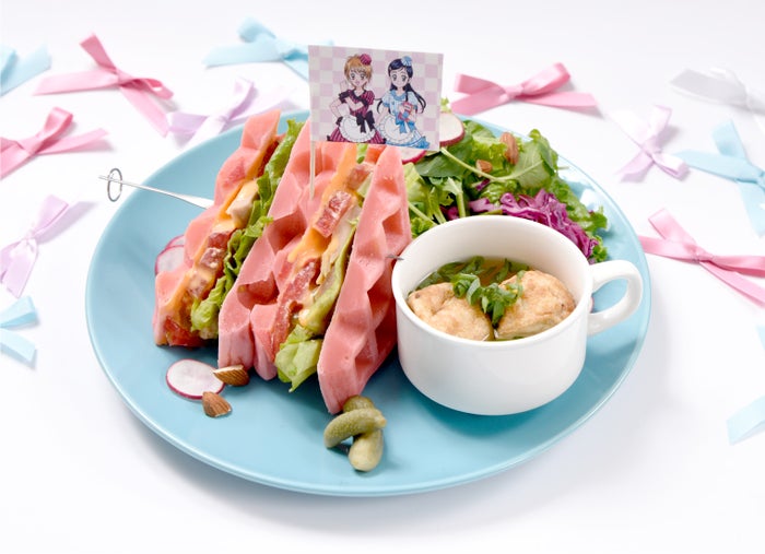 ふたりの仲良しチキンワッフルサンド~TAKO CAFE SPECIAL~1,490円(税抜)(C)ABC-A・東映アニメーション