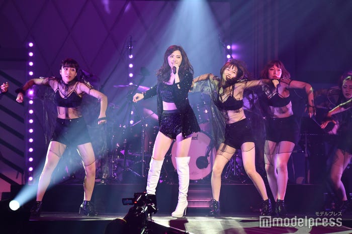 鈴木愛理の日本武道館ライブの様子 (C)モデルプレス