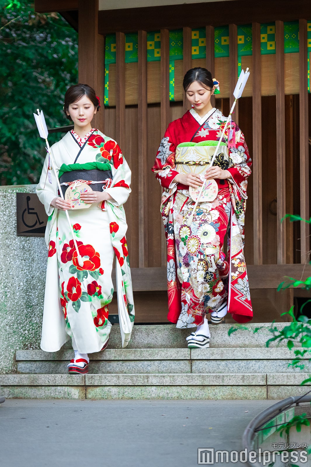 筒井あやめ、井上和／乃木坂46成人式（C）モデルプレス