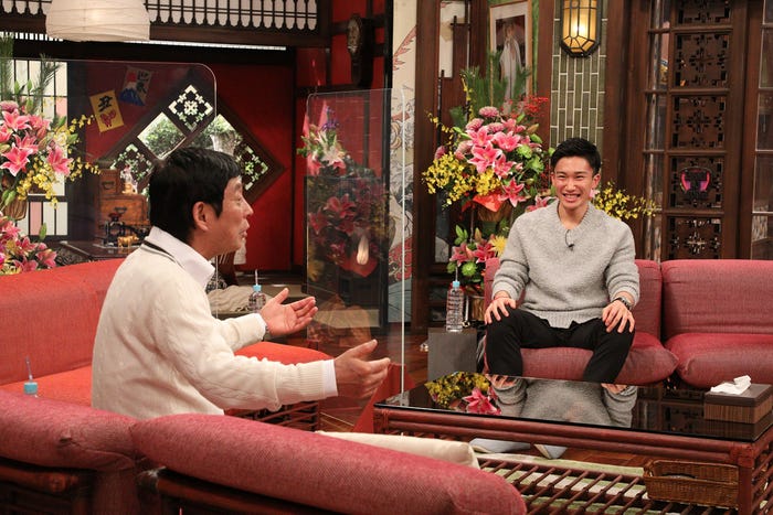 明石家さんま、桃田賢斗(C)カンテレ