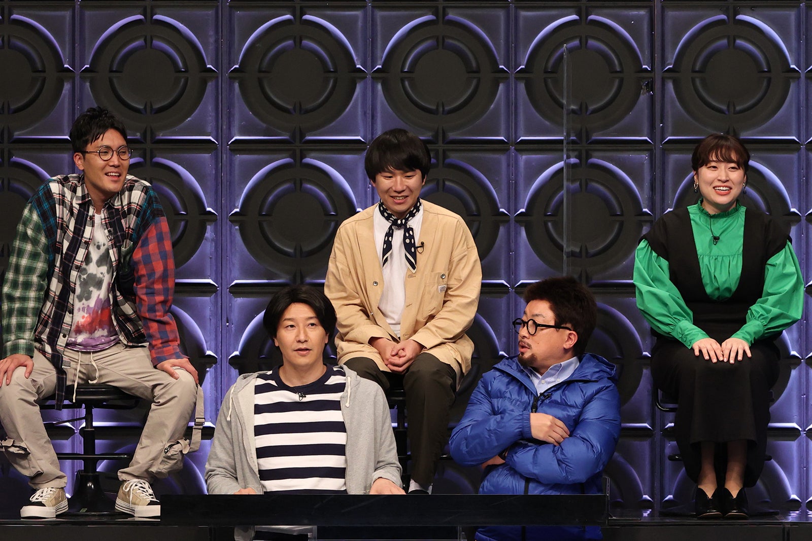 （上段左から）菊田竜大、秋山寛貴、丸山礼（下段左から）長田庄平、松尾駿 （C）フジテレビ