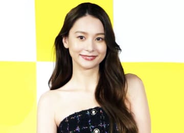 ええっ？！顔より足の方が大きい！Niki 露天風呂姿がなんたる小顔感「神々しい美しさ♥」年始は両親と有馬温泉