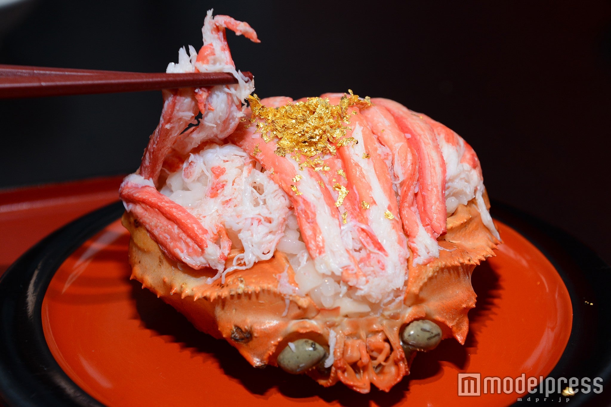 カニの下にもほぐした身がたっぷり（C）モデルプレス