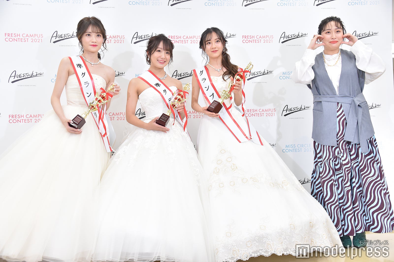 古本かほりさん、鈴木みゆうさん、友恵温香さん、丸山礼（C）モデルプレス
