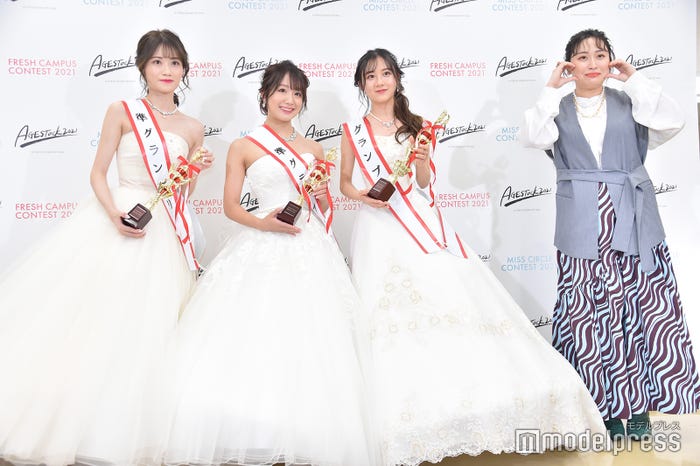 古本かほりさん、鈴木みゆうさん、友恵温香さん、丸山礼(C)モデルプレス