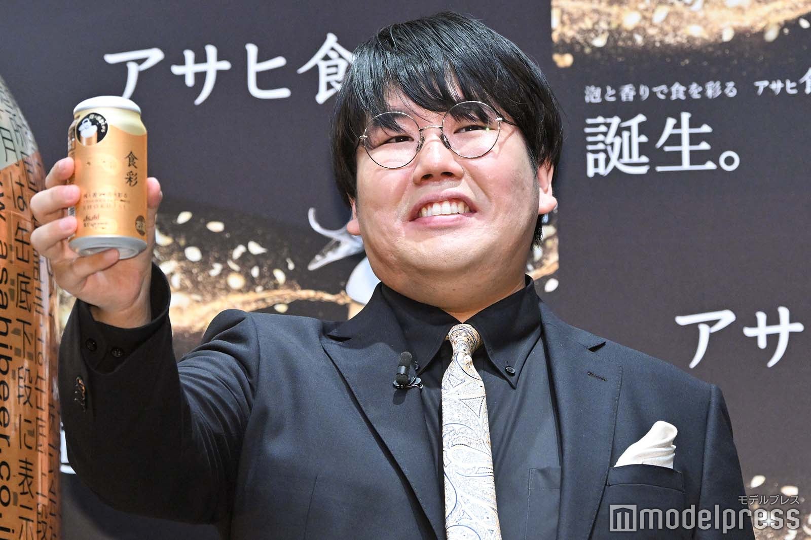 乾杯する中野周平（C）モデルプレス