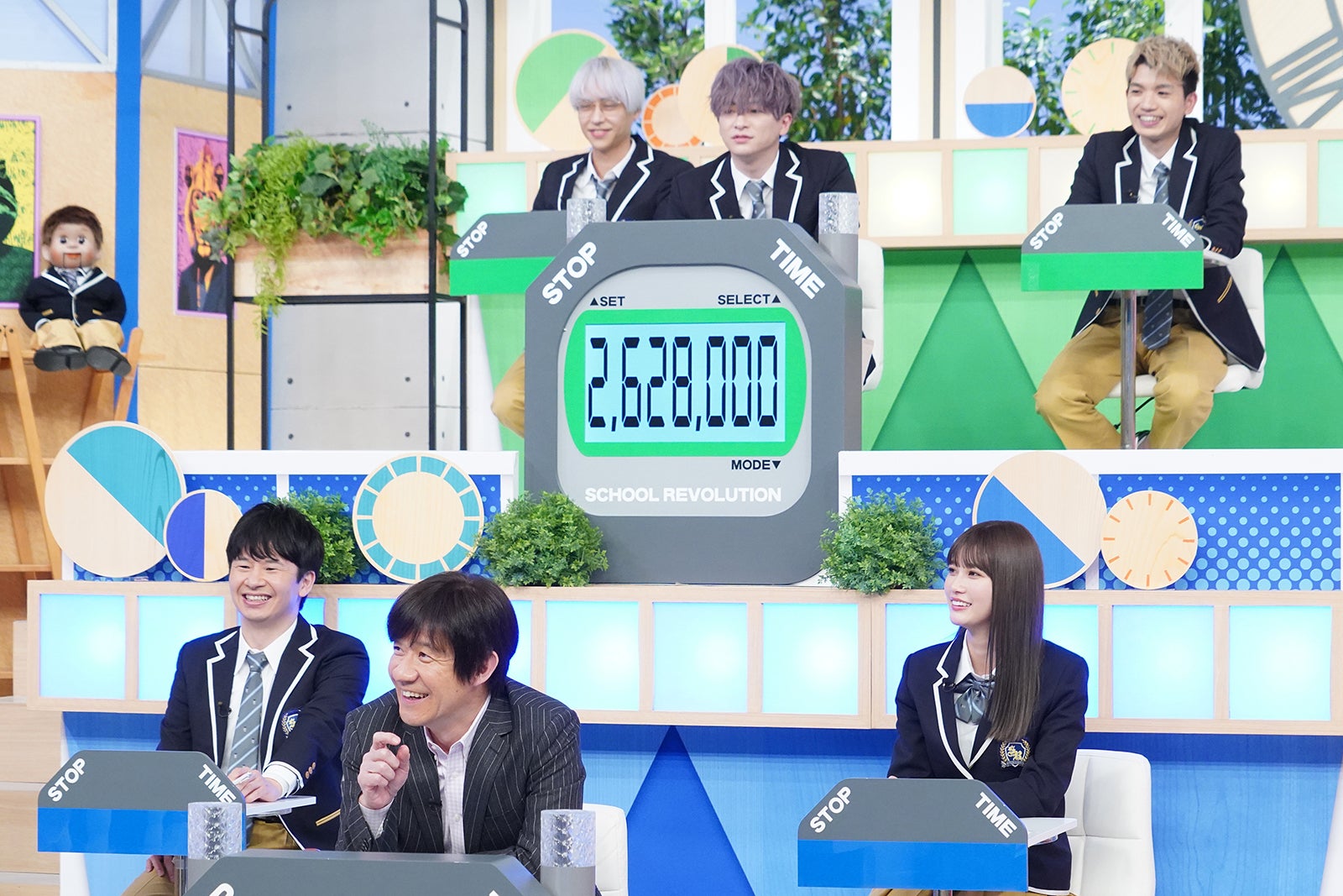 （上段左から）八乙女光、知念侑李、高地優吾（※「高」は正式には「はしごだか」）（下段左から）若林正恭、内村光良、生見愛瑠 （C）日本テレビ