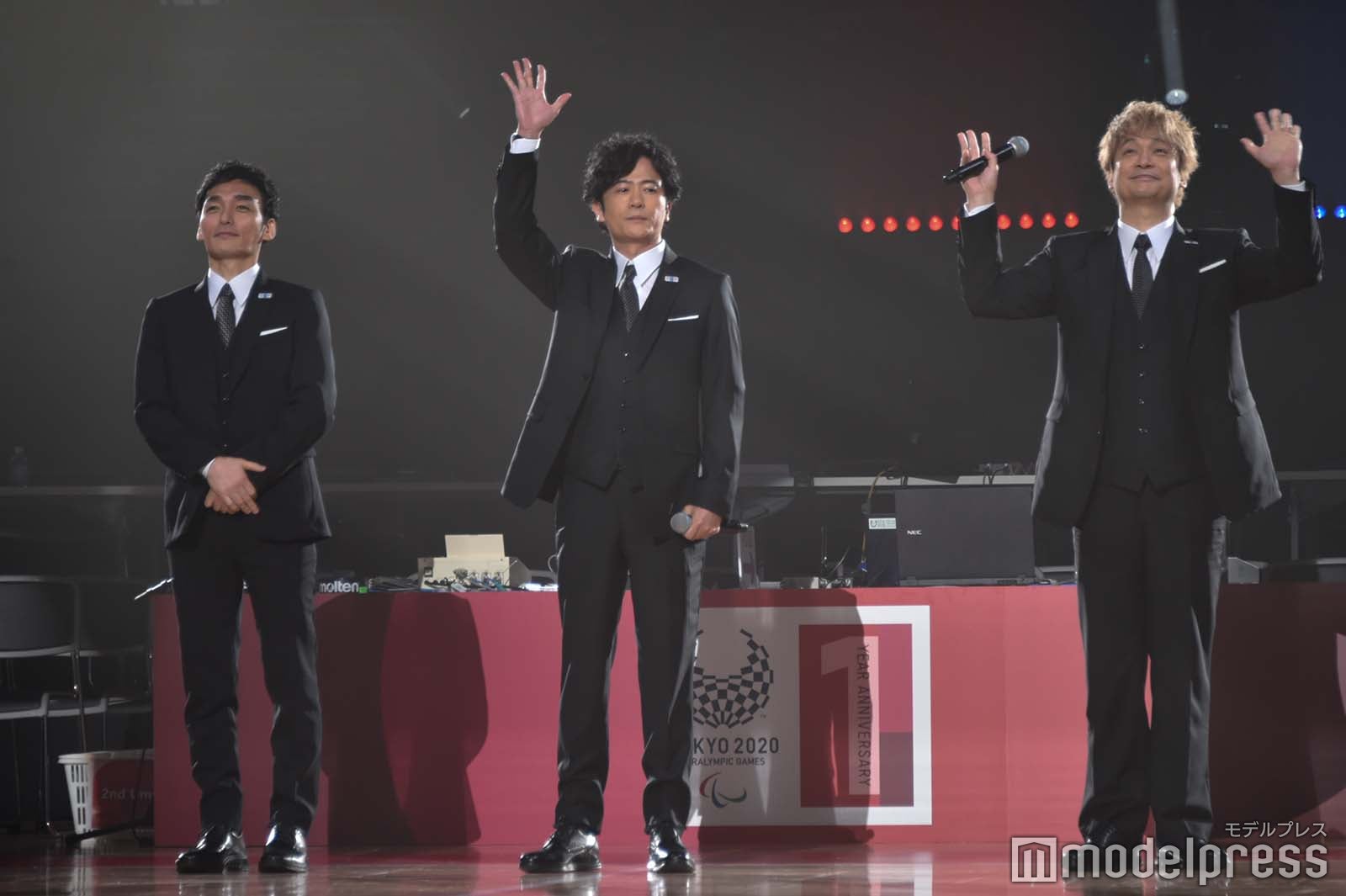 草なぎ剛、稲垣吾郎、香取慎吾（C）モデルプレス