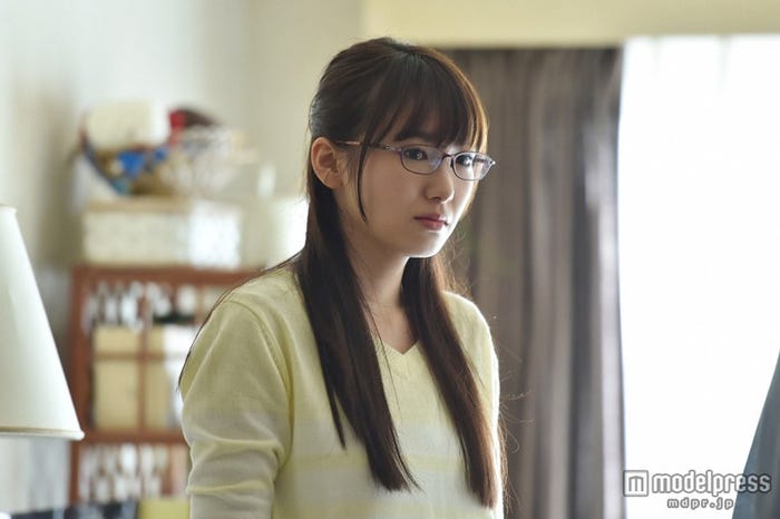 白鳥花蓮役を演じる飯豊まりえ(C)TBS