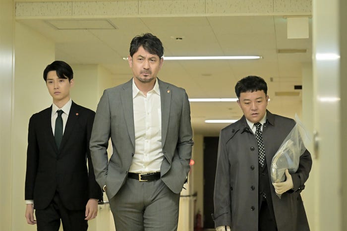 絃瀬聡一、藤本隆宏、斉藤優「クジャクのダンス、誰が見た?」第5話(C)TBS