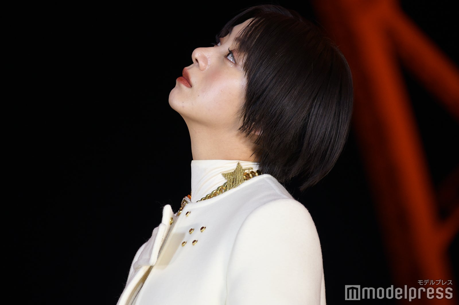 東京タワーを見上げる池田エライザ （C）モデルプレス