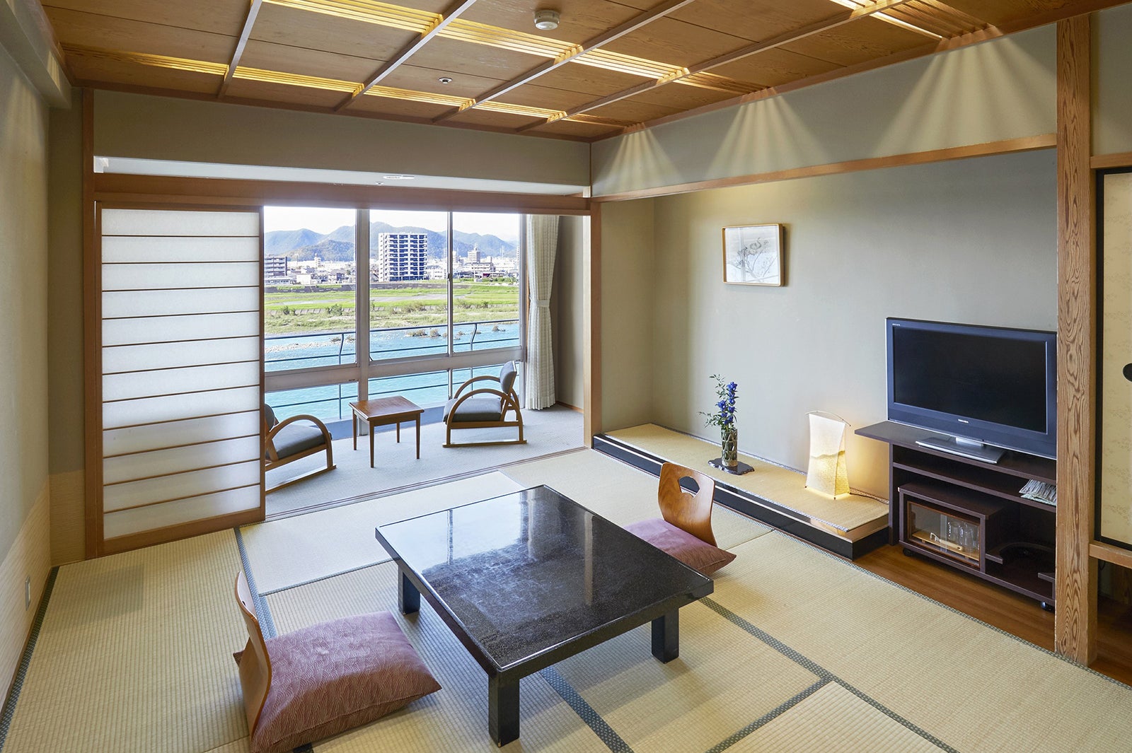 十八楼・川側客室（提供写真）