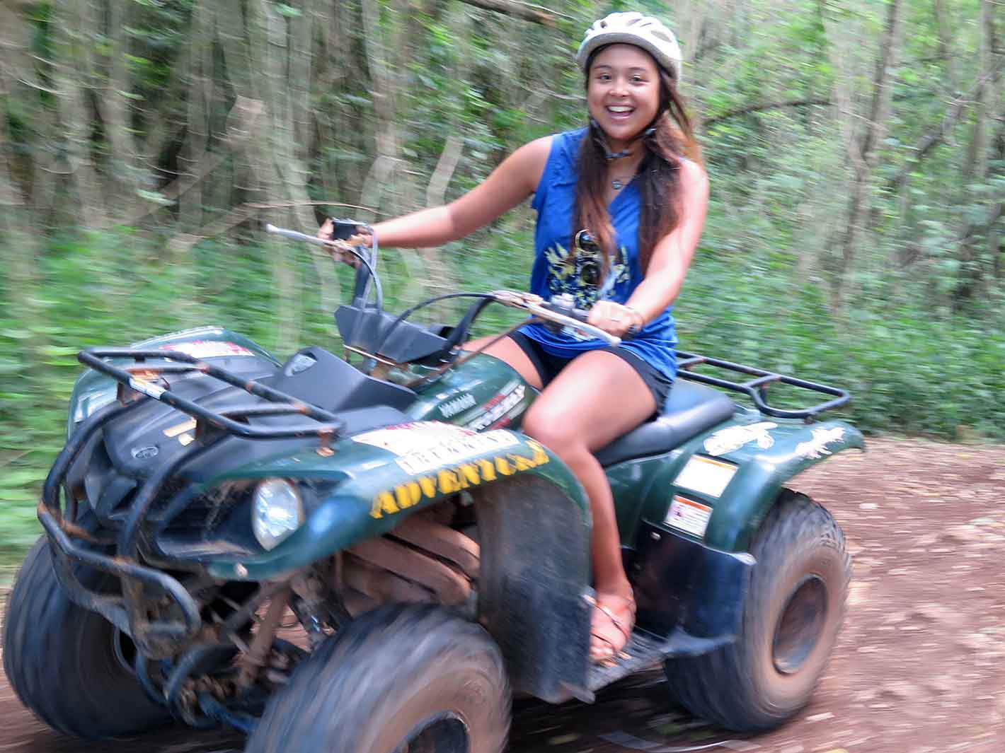 乗ってみると、意外とこわくない！ 人気上昇中のオフロード・アドベンチャー（C）Marianas Trekking