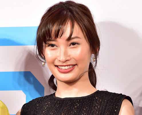 大政絢、スラリ美脚を大胆披露 亀梨和也と7年ぶり共演で“上司”に