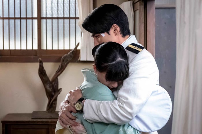 芳根京子、本田響矢(C)フジテレビ