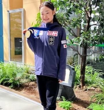 世界ジュニア4連覇の島田麻央が帰国「4回ともメダル持ち帰れて嬉しい」 SP翌日の発熱振り返り「ジャンプ1本飛ぶだけでフラフラ」