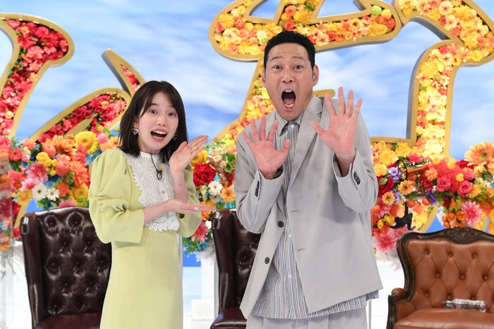 弘中綾香アナウンサー、東野幸治(C)テレビ朝日