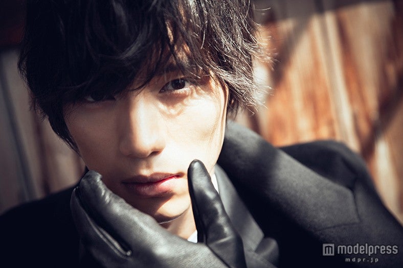 「福士蒼汰　メイキングDVD付卓上カレンダー　2016.4‐2017.3（仮）」／（C）東京ニュース通信社 Photo by Hayato Araki