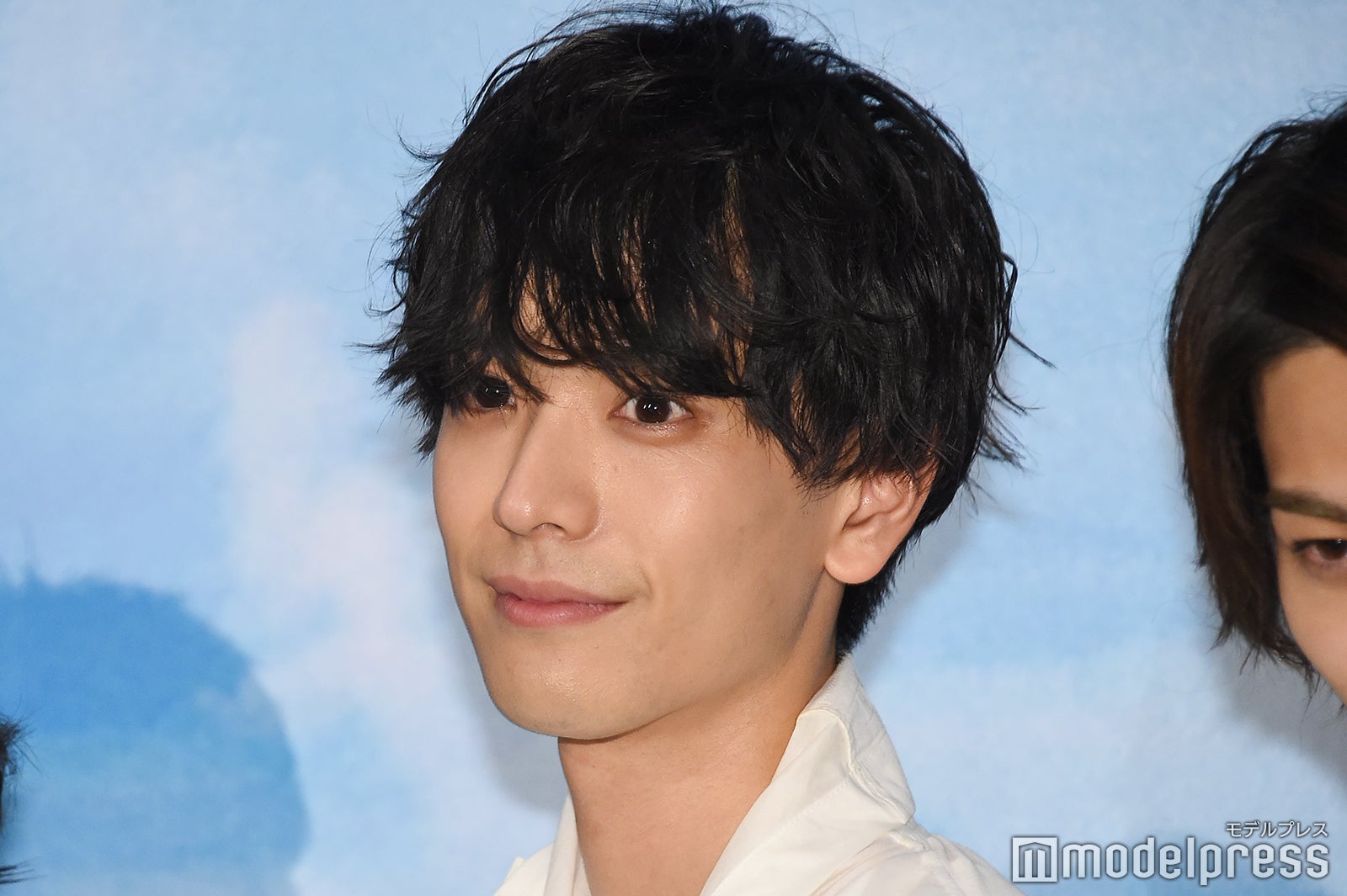 黒羽麻璃央（C）モデルプレス