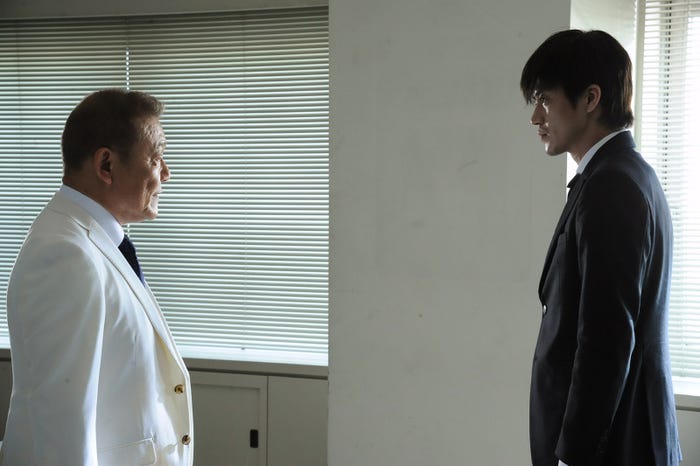 國村隼、小栗旬 (画像提供:テレビ朝日)