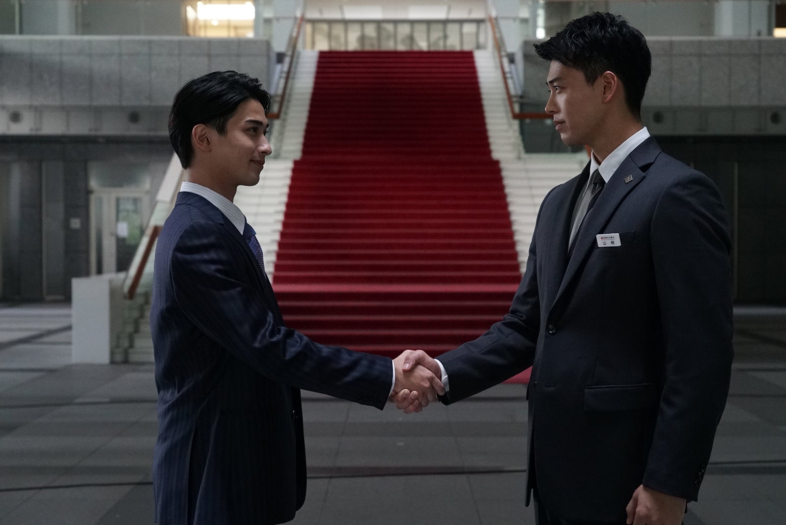 竹内涼真、横浜流星／「アキラとあきら」場面写真（C）2022「アキラとあきら」製作委員会