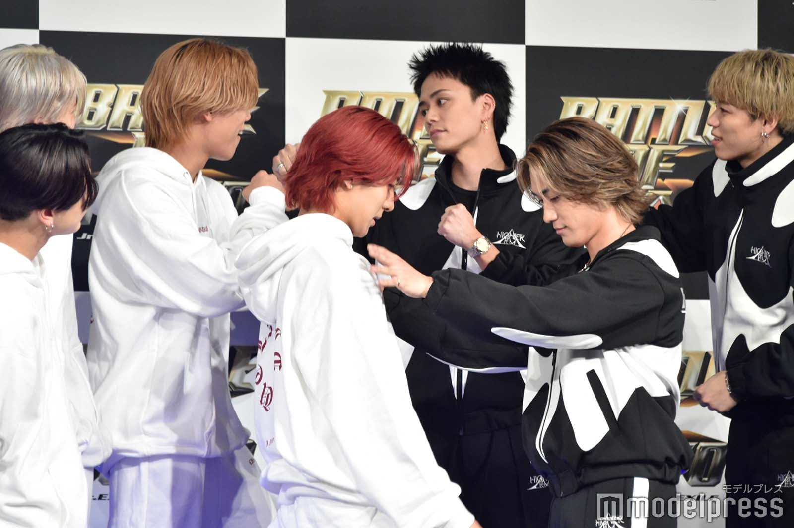 LIL LEAGUE VS BALLISTIK BOYZ（C）モデルプレス