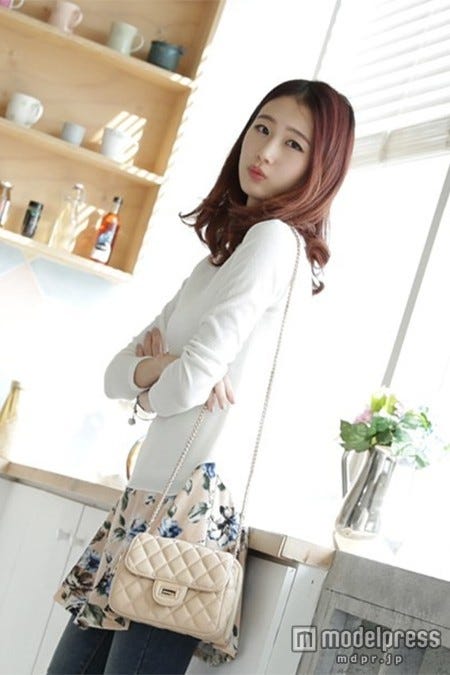 白×ボタニカルのドッキングワンピース/画像提供「OGAGEJAPAN」2,480円(税込)