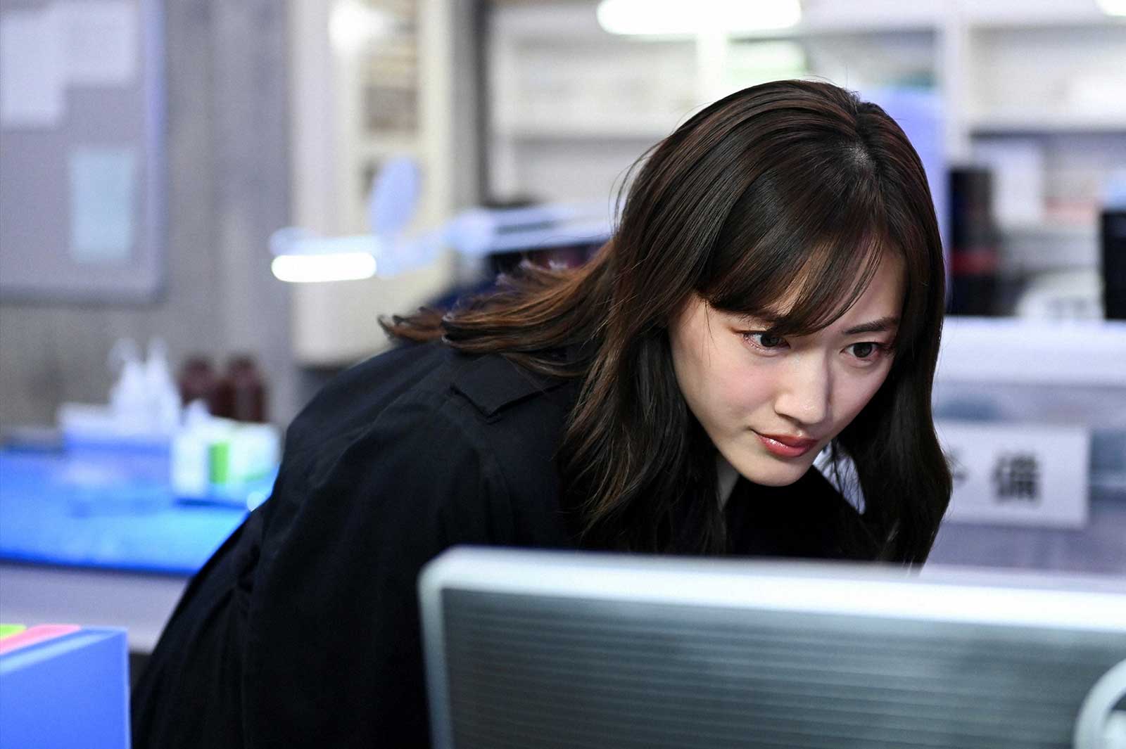 綾瀬はるか「天国と地獄 ～サイコな2人～」第8話より（C）TBS