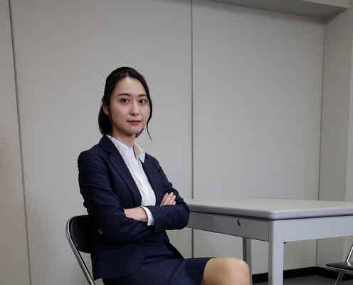 テレ朝・小川彩佳アナ「リーガルV」で女優デビュー ミニスカ美脚あらわな刑事役