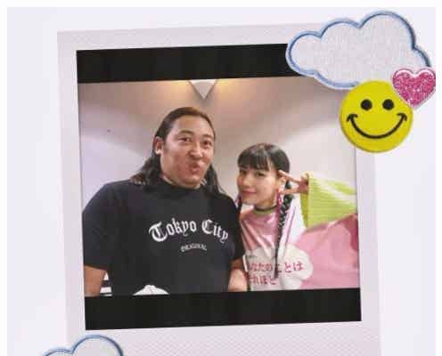 仲里依紗、ロバート秋山が「好きすぎて…」念願の2ショットに反響