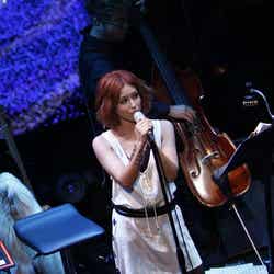 「MTV Unplugged」に出演したBENI