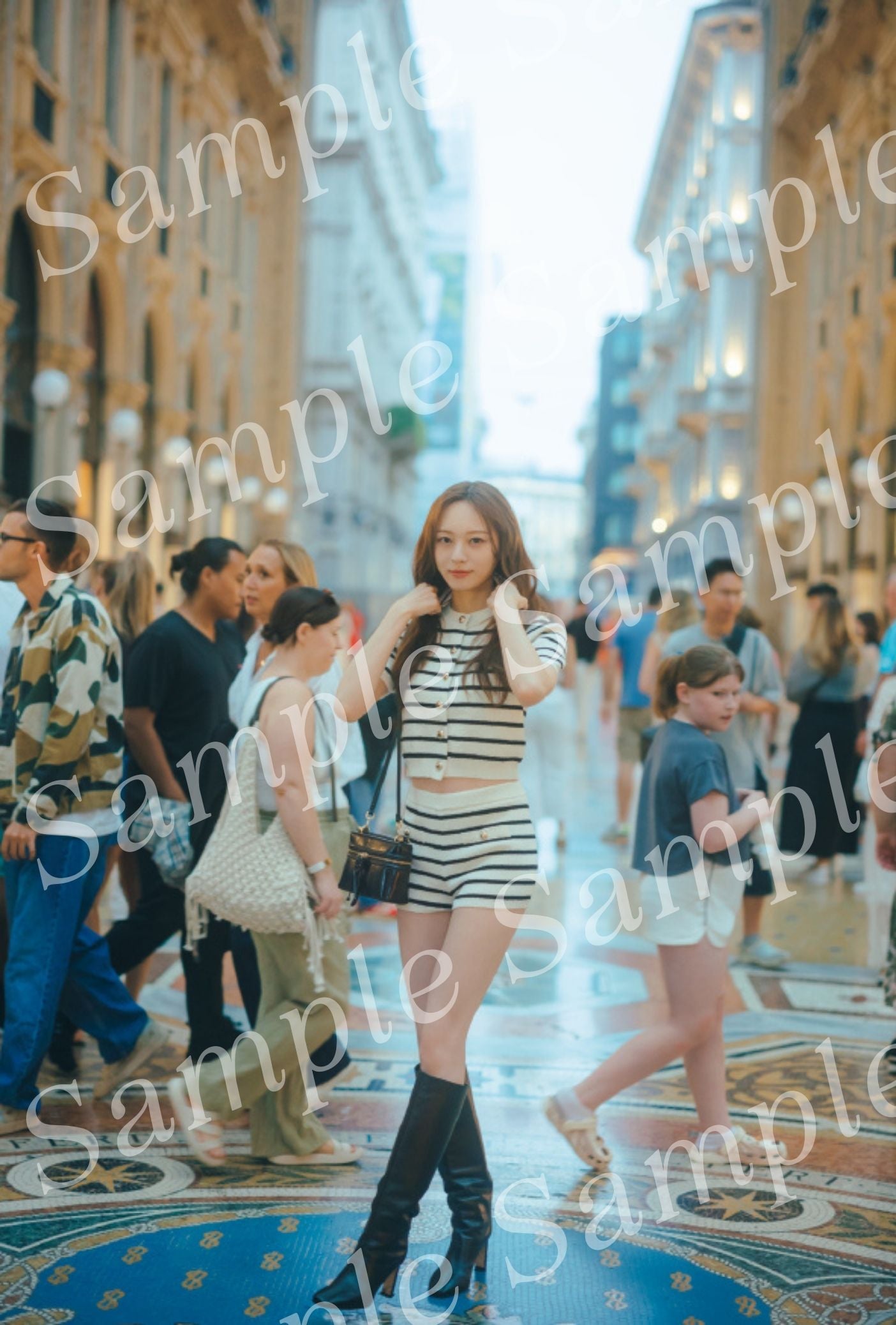 梅澤美波 2nd写真集「透明な覚悟／くまざわ書店 書店特典ポストカード／撮影：東京祐