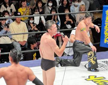 「おかえり～」青木真也、朝倉未来戦から3日でプロレス復帰 DDTファンから万雷の拍手「胸を張って帰ってきました」11.3ザック戦決定も健忘？「朝倉未来のパンチで…」