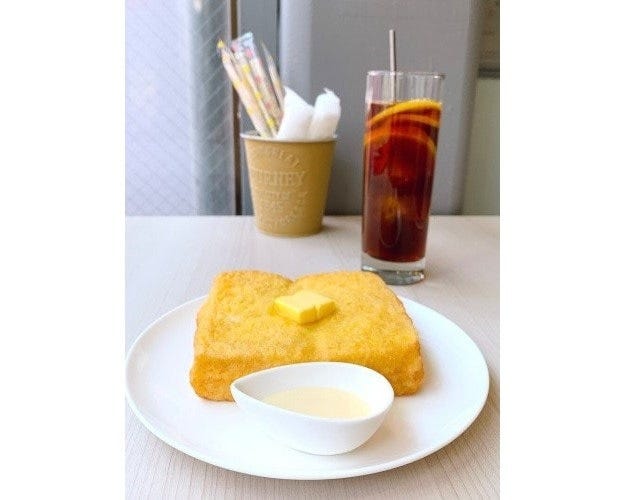香港式フレンチトースト「西多士」には練乳かハチミツがついてきます