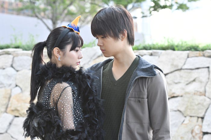 川津明日香、佐野勇斗/「砂の塔~知りすぎた隣人」第3話より(C)TBS