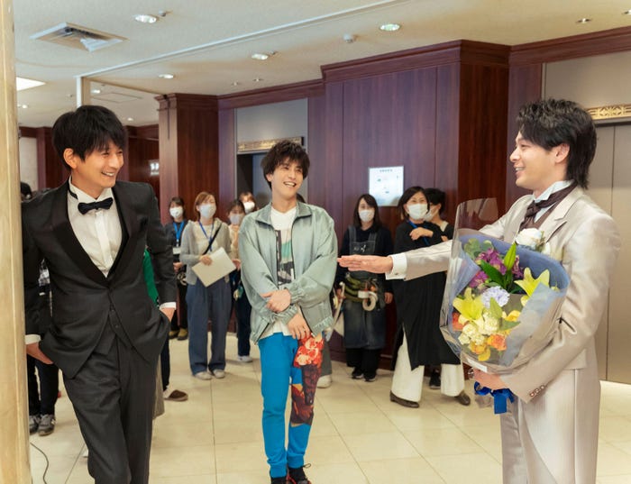 向井理、岩田剛典、中村倫也 (C)2022「ウェディング・ハイ」製作委員会