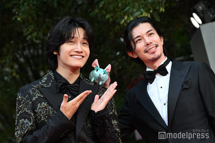佐野晶哉、柿澤勇人(C)モデルプレス