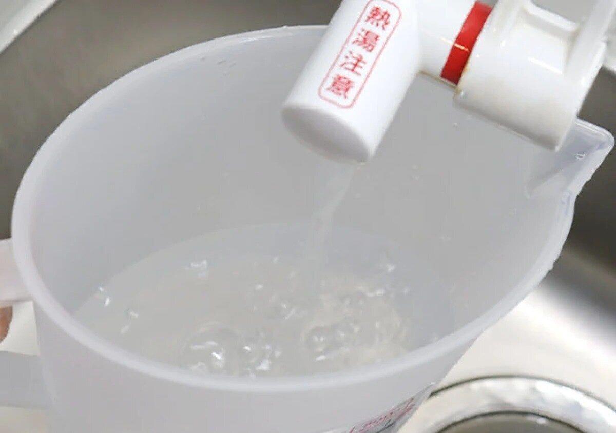 ダイソー　耐熱ピッチャー（2L）　熱湯