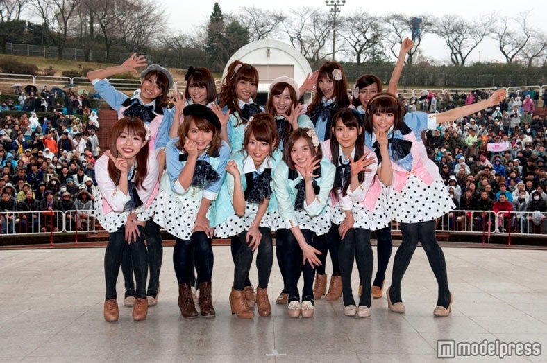 SDN48、ミニスカ×ハイソで東京ラスト握手会　約3000人が集結