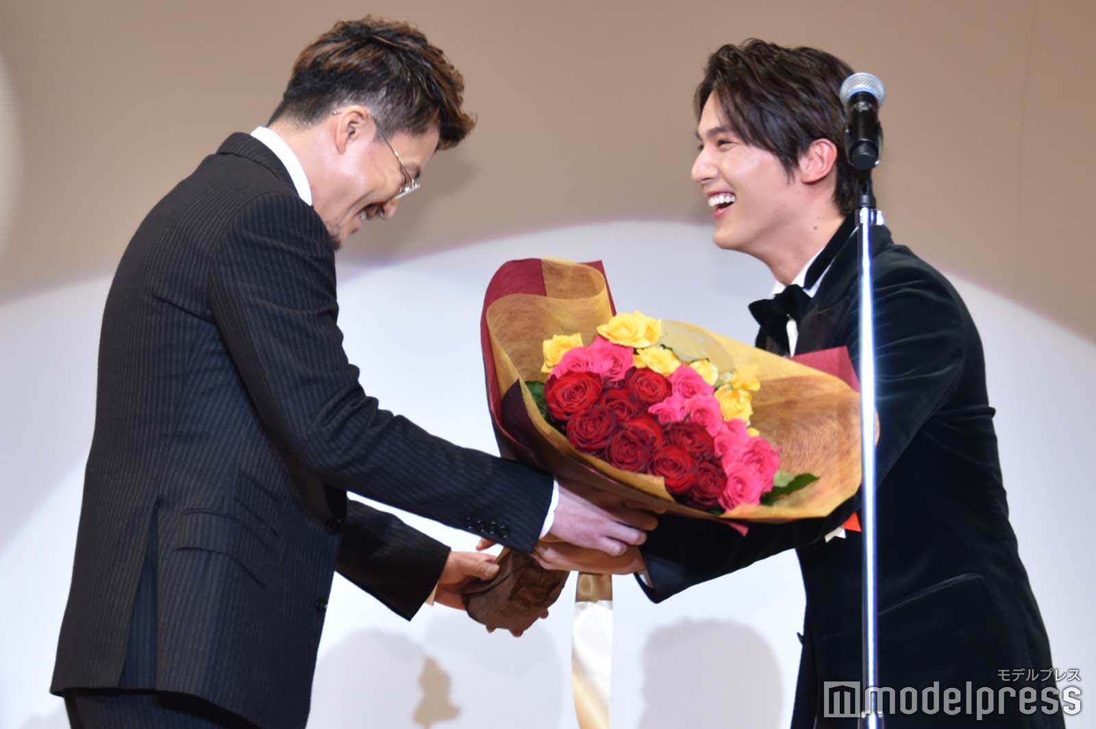 小栗旬、中川大志 （C）モデルプレス