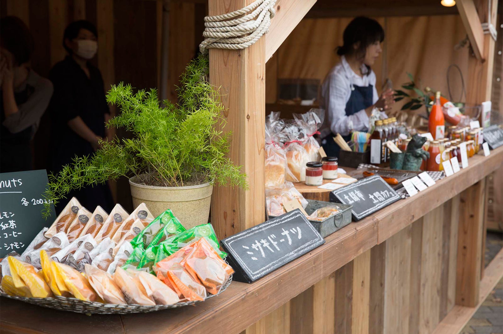 フードエリア／画像提供：星降る町の映画祭 with CINEMA CARAVAN 実行委員会