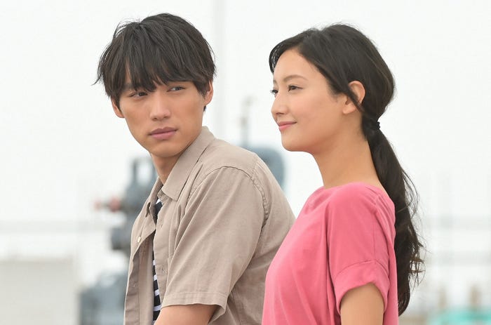 福士蒼汰、菜々緒/「4分間のマリーゴールド」第1話より(C)TBS