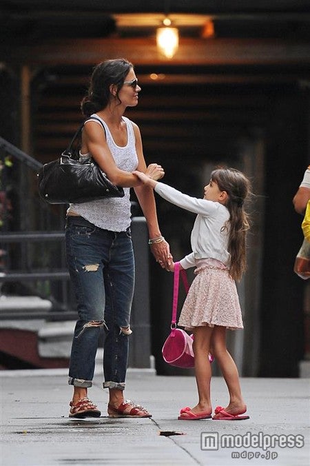 母ケイティに絡むスリちゃん。BuzzFoto.com / Zeta Image