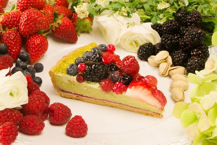 赤いフルーツとピスタチオクリームのタルト